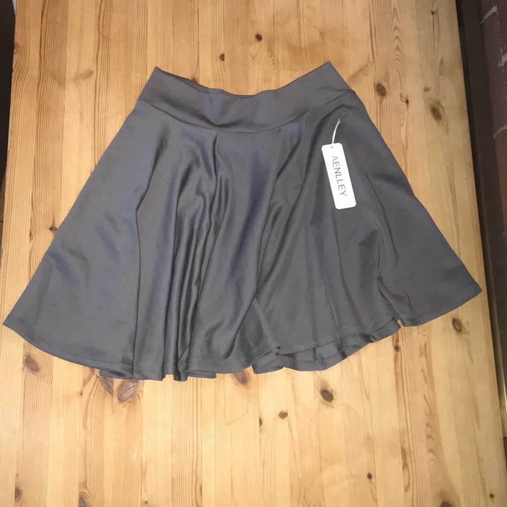 NWT L Women’s Gray Athletic Skirt